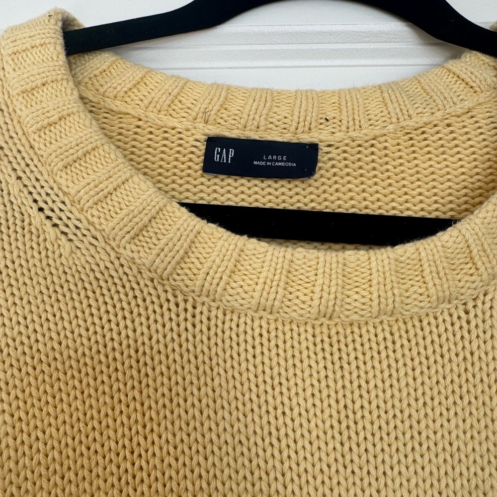 GAP Women's Soft Yellow Crew Neck Sweater - Picture 2 of 3